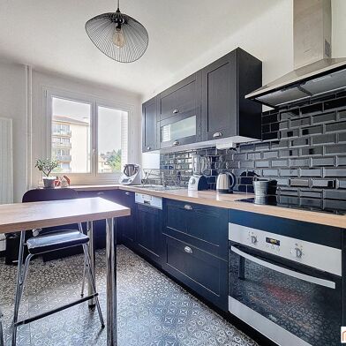 Appartement 4 pièces 230000 €