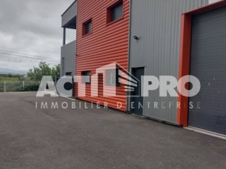 Entrepot à louer — photo 1