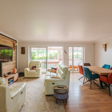 Appartement 5 pièces 304000 €