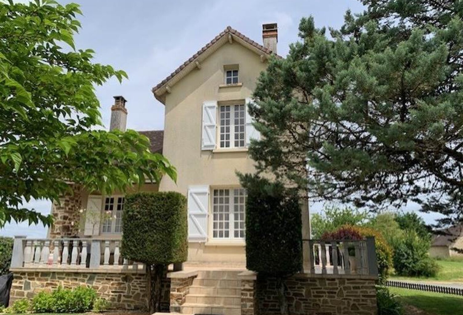 Maison en pierre de 4 pièces principales — photo 1