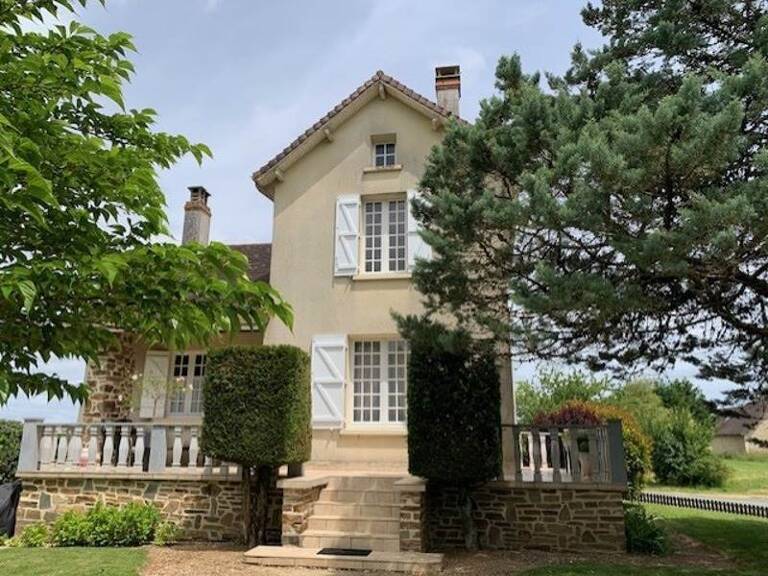 Maison en pierre de 4 pièces principales — photo 1