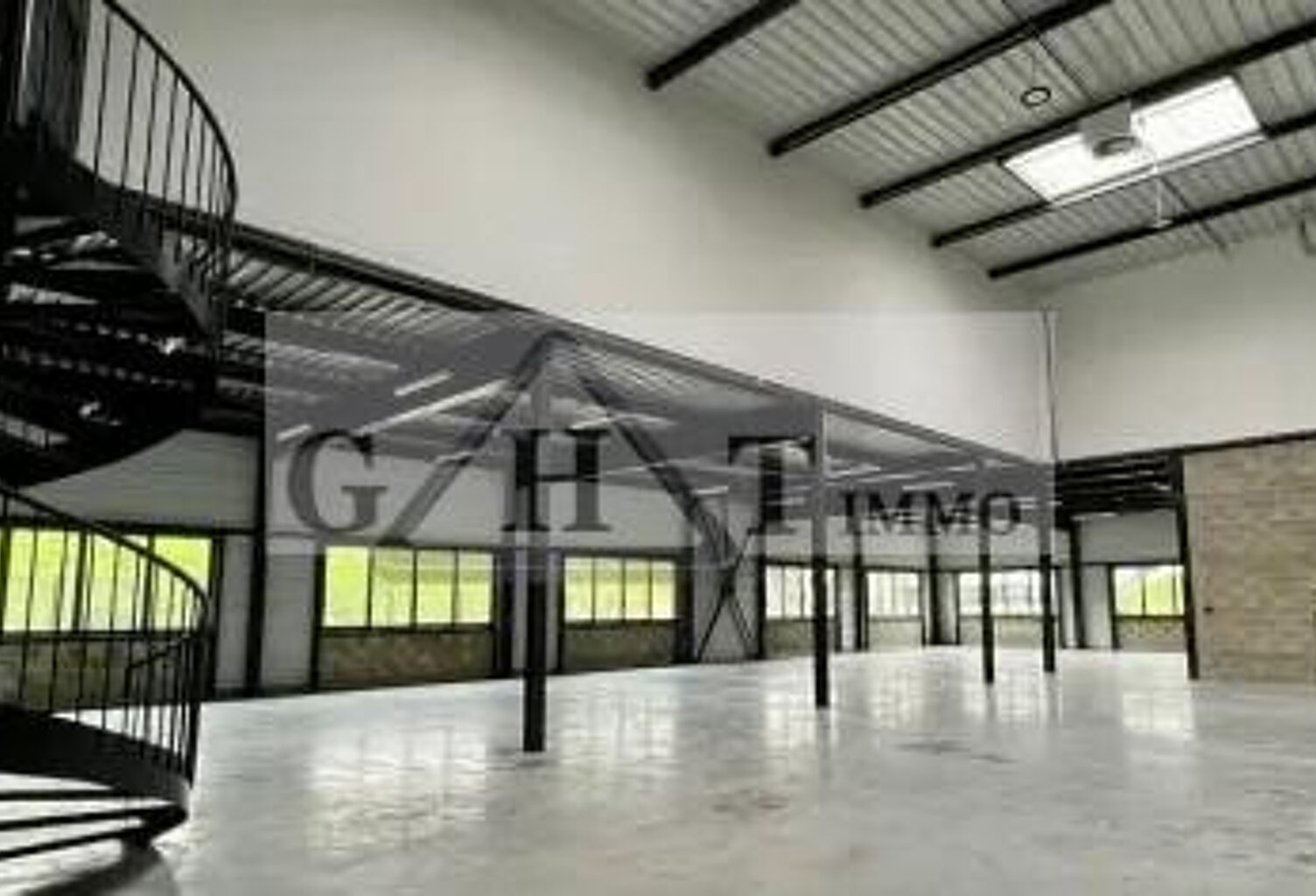 395 M² ENTREPOT BUREAUX A VENDRE A PUSIEUX — photo 1