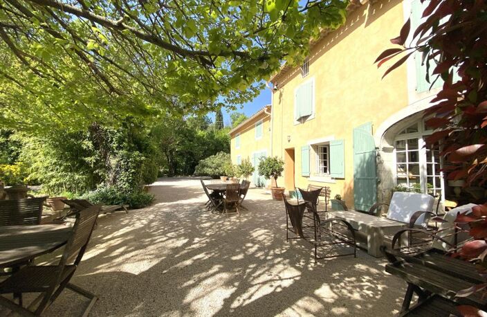 Propriété de charme avec plusieurs dépendances habitables ! — photo 2