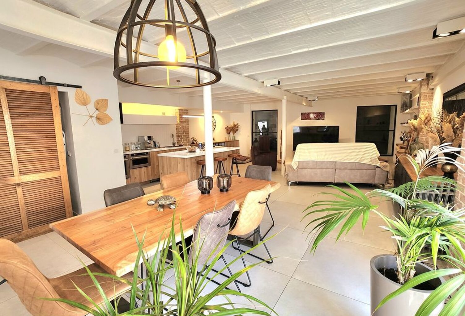 LOFT / 2 CHAMBRES / TERRASSE / CHATEAU GOMBERT — photo 1