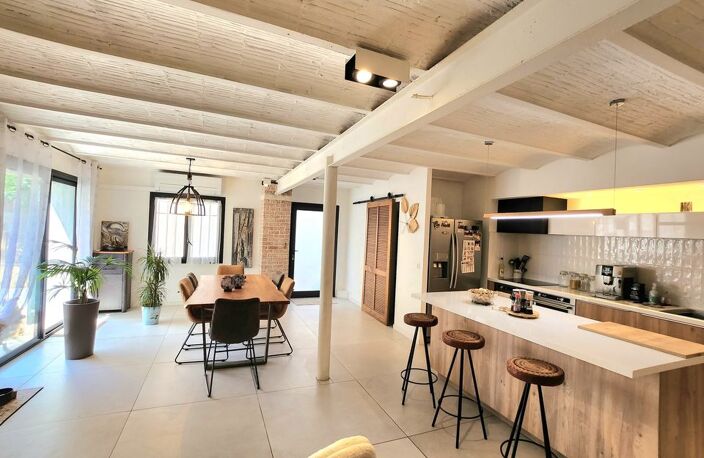 LOFT / 2 CHAMBRES / TERRASSE / CHATEAU GOMBERT — photo 2