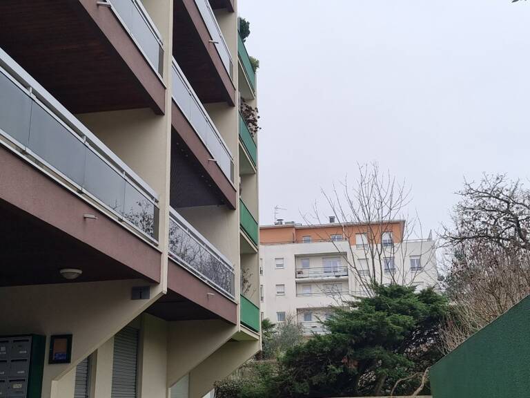 CACHAN AVENDRE UN GRAND 2 Pièces  DE 49M² au 4 ème étage dans une résidence RER B 5mn — photo 1