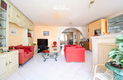 F3 - ELANCOURT - LOGGIA - CAVE - PARKINGS INTERIEUR ET EXTER — photo du bien