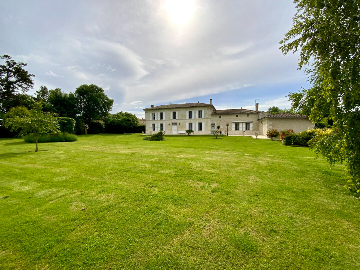 Villa / Maison  T10 à vendre Jonzac 17500