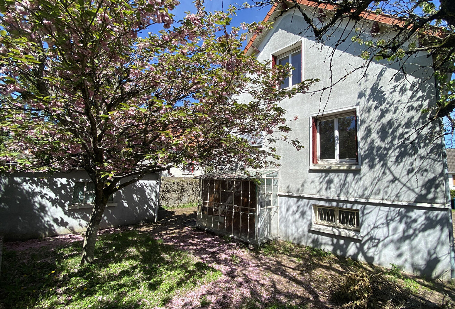 Maison  4 pièces  sur beau terrain arboré. — photo 1