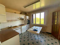 Maison  4 pièces  sur beau terrain arboré. — photo 3