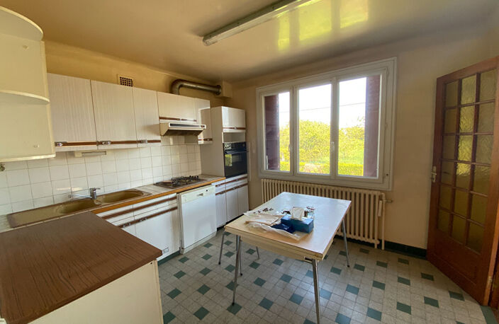 Maison  4 pièces  sur beau terrain arboré. — photo 3