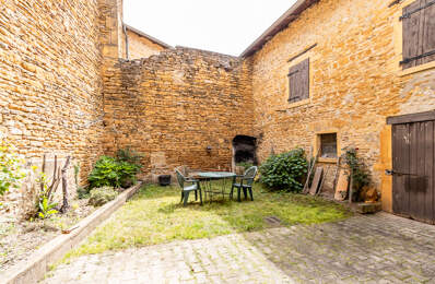 Maison de village en pierres dorées avec dépendances et jard — photo du bien