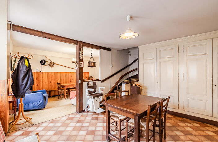 Maison de village en pierres dorées avec dépendances et jard — photo 3