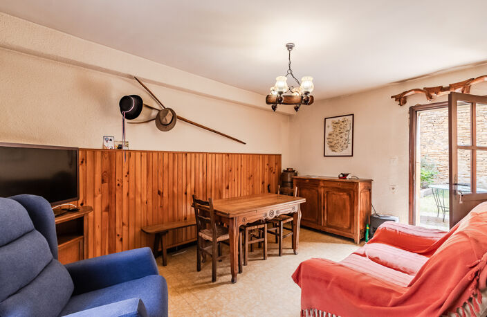 Maison de village en pierres dorées avec dépendances et jard — photo 4
