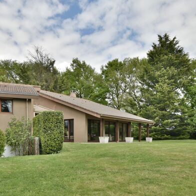 Maison 10 pièces 540800 €