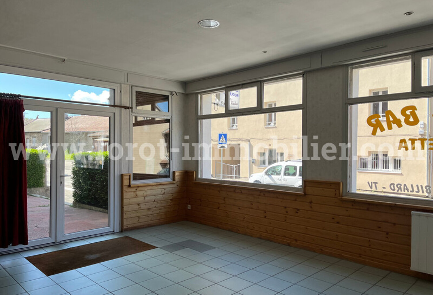 local commercial — photo 1