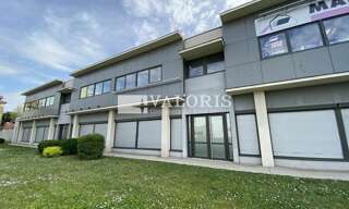 Commerce  275 m² à louer à Saint-Priest (69800)