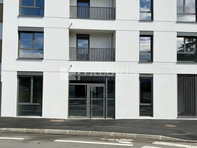 LOCAL COMMERCIAL à LOUER — photo du bien