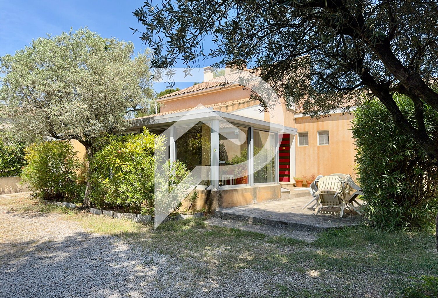 INVESSTISSEURS Villeneuve Les Avignon Maison et terrain 4170m² — photo 1