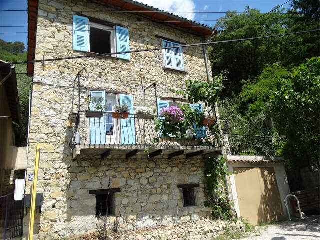 Jolie Maison en pierre implantée dans la vallée de l'Estéron — photo du bien