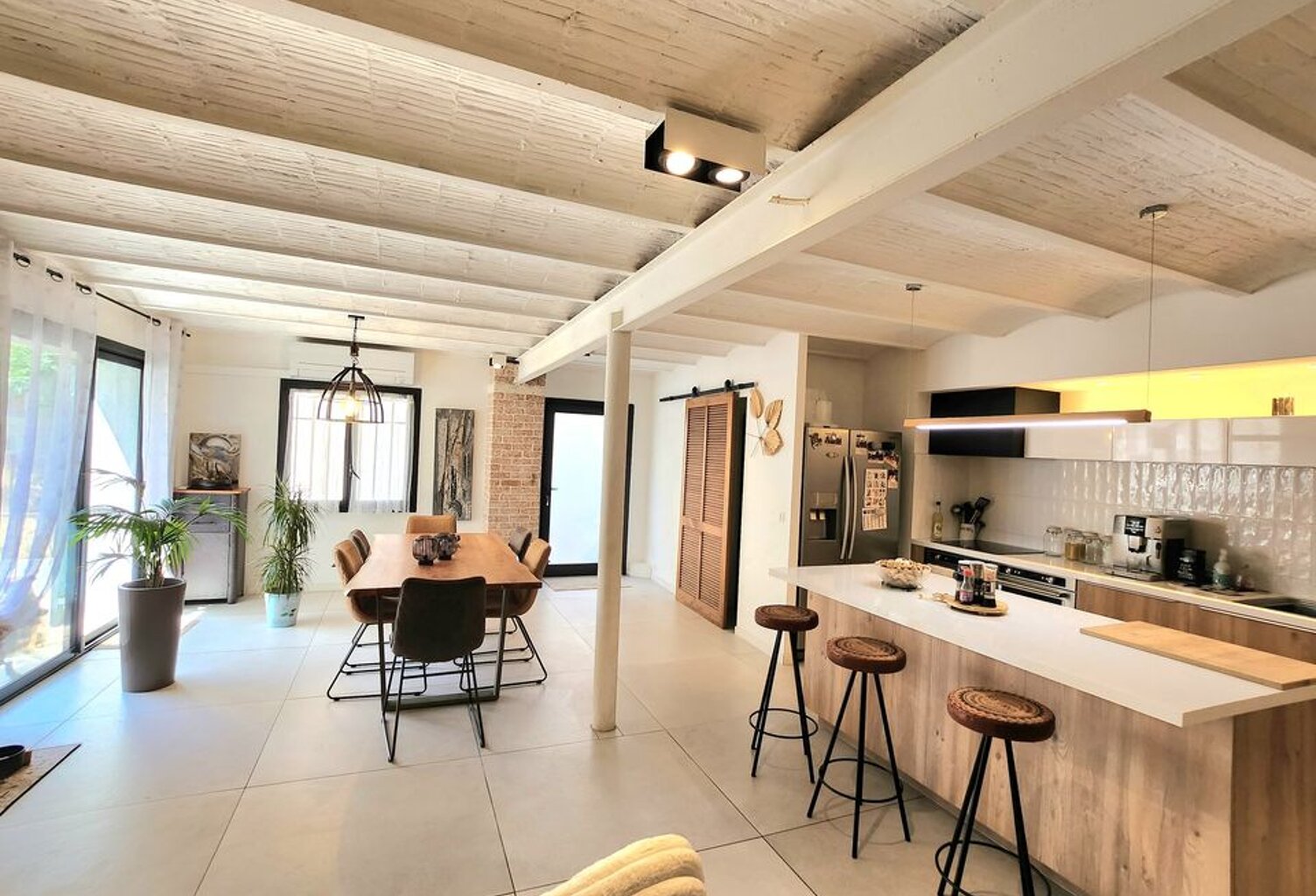 LOFT / 2 CHAMBRES / TERRASSE / CHATEAU GOMBERT — photo 1