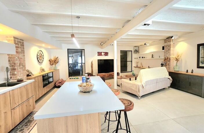 LOFT / 2 CHAMBRES / TERRASSE / CHATEAU GOMBERT — photo 2