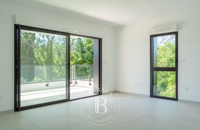 VENTE - MARSEILLE - 13008 - VIEILLE CHAPELLE - APPARTEMENT 5 PIÈ — photo 2