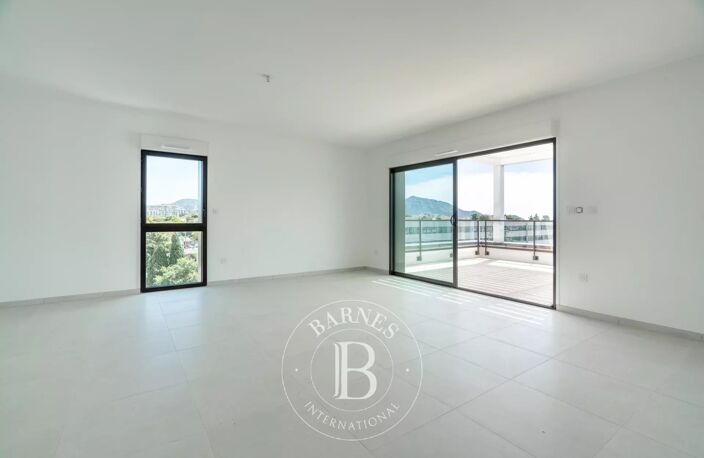 VENTE - MARSEILLE - 13008 - VIEILLE CHAPELLE - APPARTEMENT 5 PIÈ — photo 3