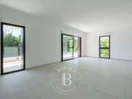 VENTE-APPARTEMENT-QUATRE PIECES-DERNIER ETAGE-TERRASSE- MARSEILL — photo 4