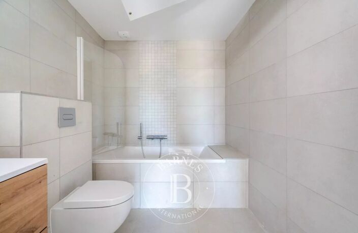 VENTE-APPARTEMENT-QUATRE PIECES-DERNIER ETAGE-TERRASSE- MARSEILL — photo 5