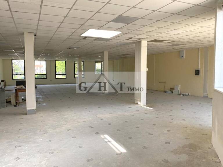À LOUER – LOCAL D’ACTIVITÉ DE 312 M² À MASSY — photo 1