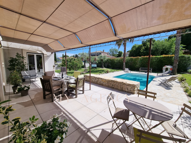 Villa familiale contemporaine avec piscine à Caux — photo du bien