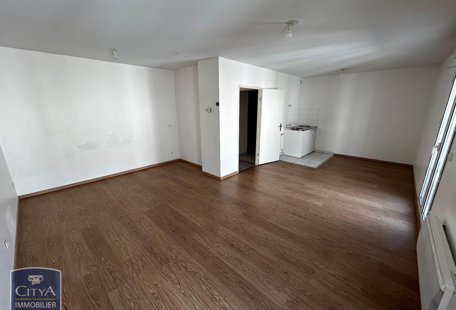 Location appartement 1 pièce 38 m² à Cholet (49300) — photo 1