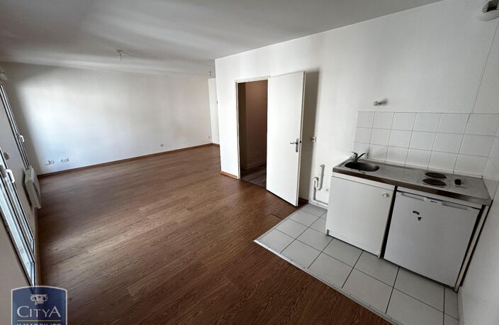 Location appartement 1 pièce 38 m² à Cholet (49300) — photo 2