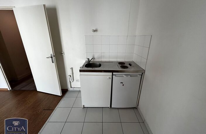 Location appartement 1 pièce 38 m² à Cholet (49300) — photo 4