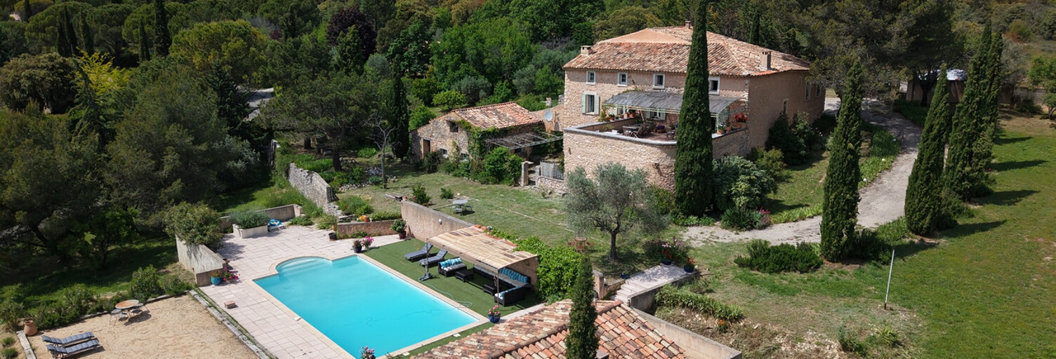 Maison 11 Pièces 335 m² à vendre à Saint-Saturnin-lès-Apt (84490)