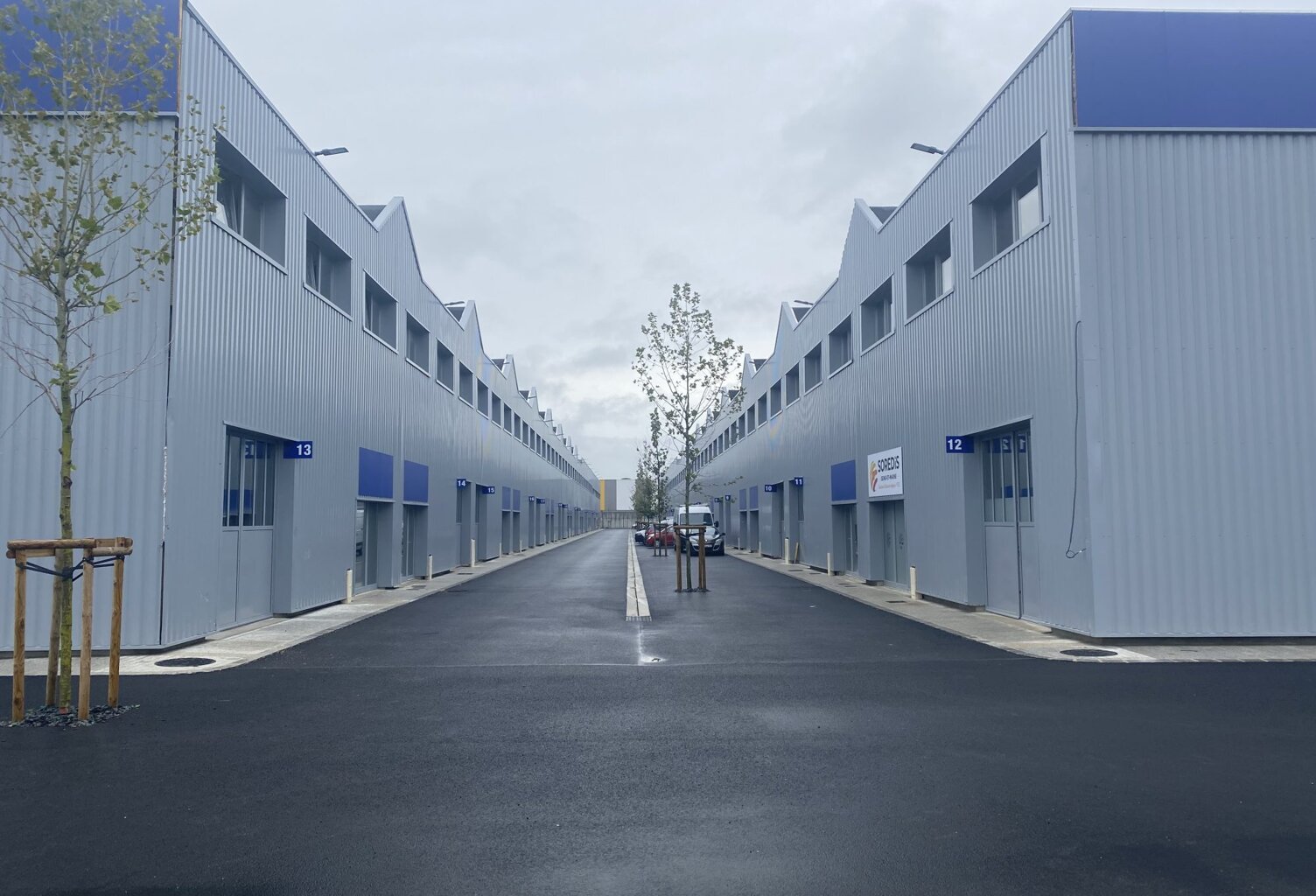 À louer  Cellule commerciale 260 m²  Vaux-le-Pénil (pro — photo 1