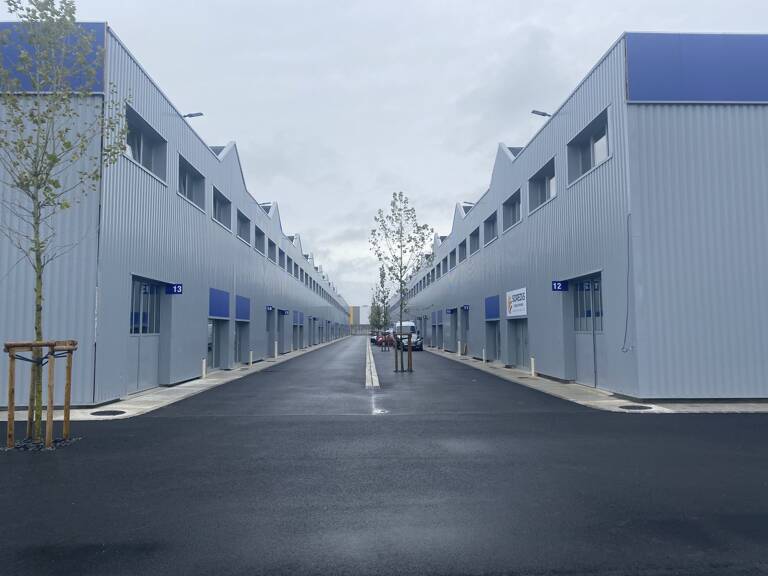 À louer  Cellule commerciale 260 m²  Vaux-le-Pénil (pro — photo 1