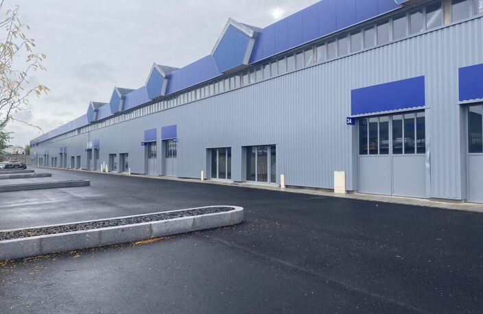 À louer  Cellule commerciale 260 m²  Vaux-le-Pénil (pro — photo 2