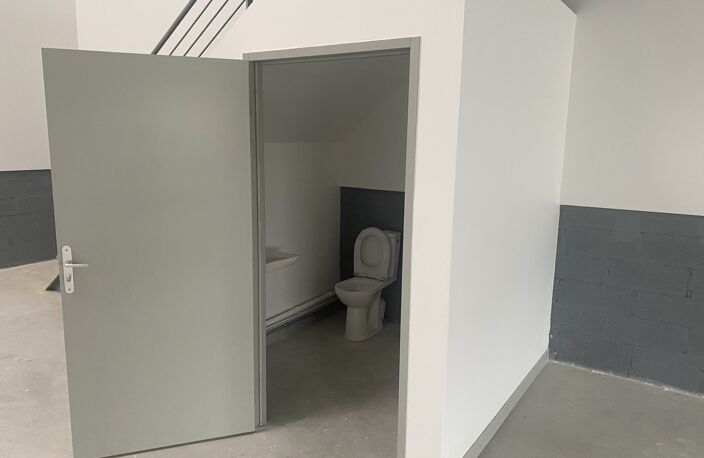 À louer  Cellule commerciale 260 m²  Vaux-le-Pénil (pro — photo 3