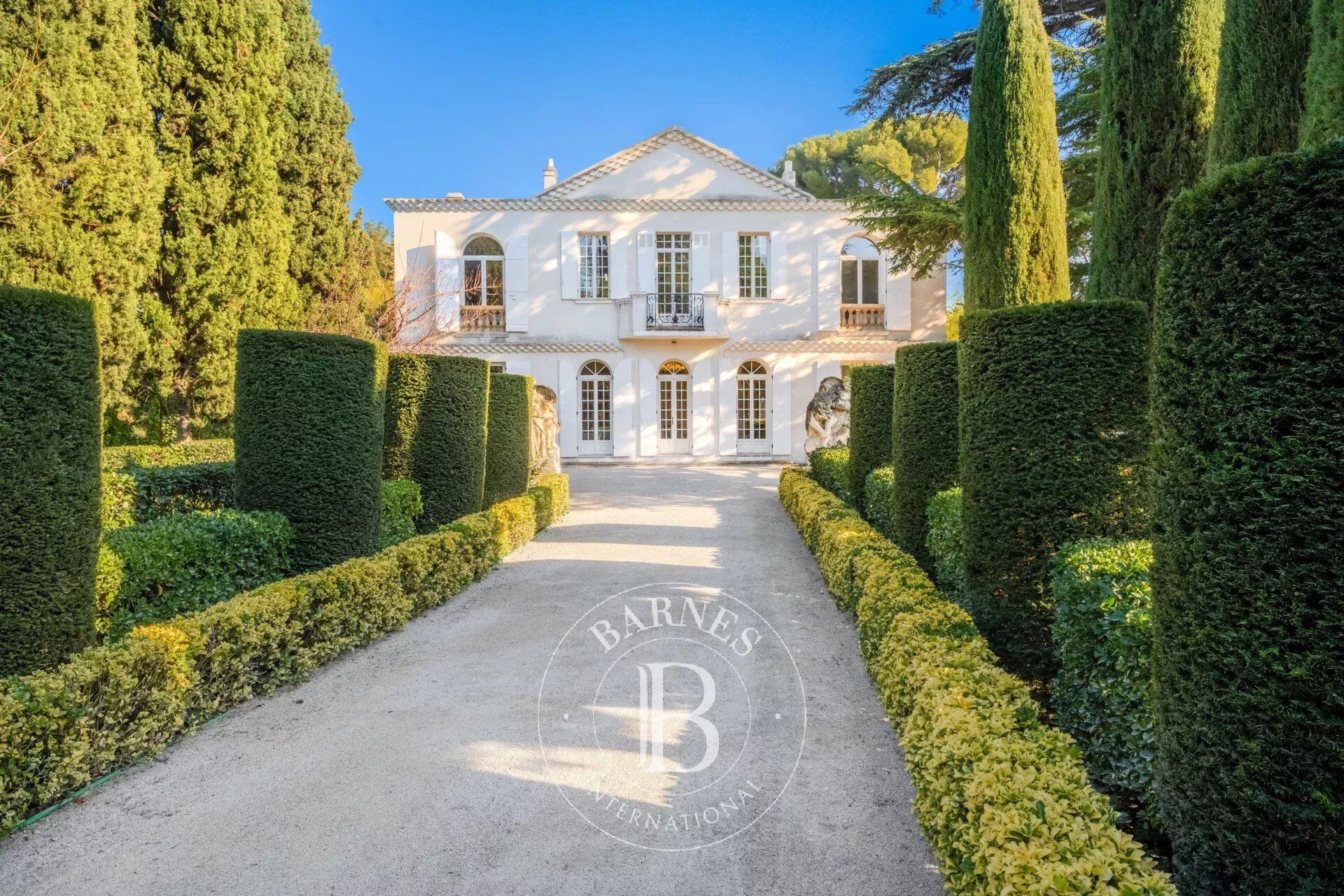 Villa / Maison  T11 à vendre Marseille 12eme 13012