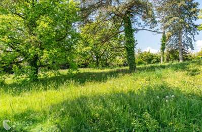 Terrain viabilisé avec vue dégagée dans un secteur privilégié — photo du bien