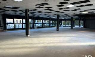 Commerce  380 m² à louer à Éguilles (13510)