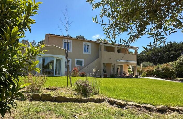 Maison ROGNES 7 Pièces 210 m² — photo 2