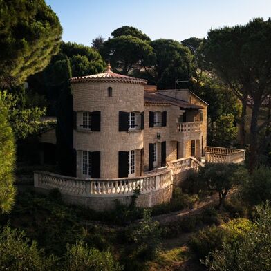 Maison 8 pièces 832000 €