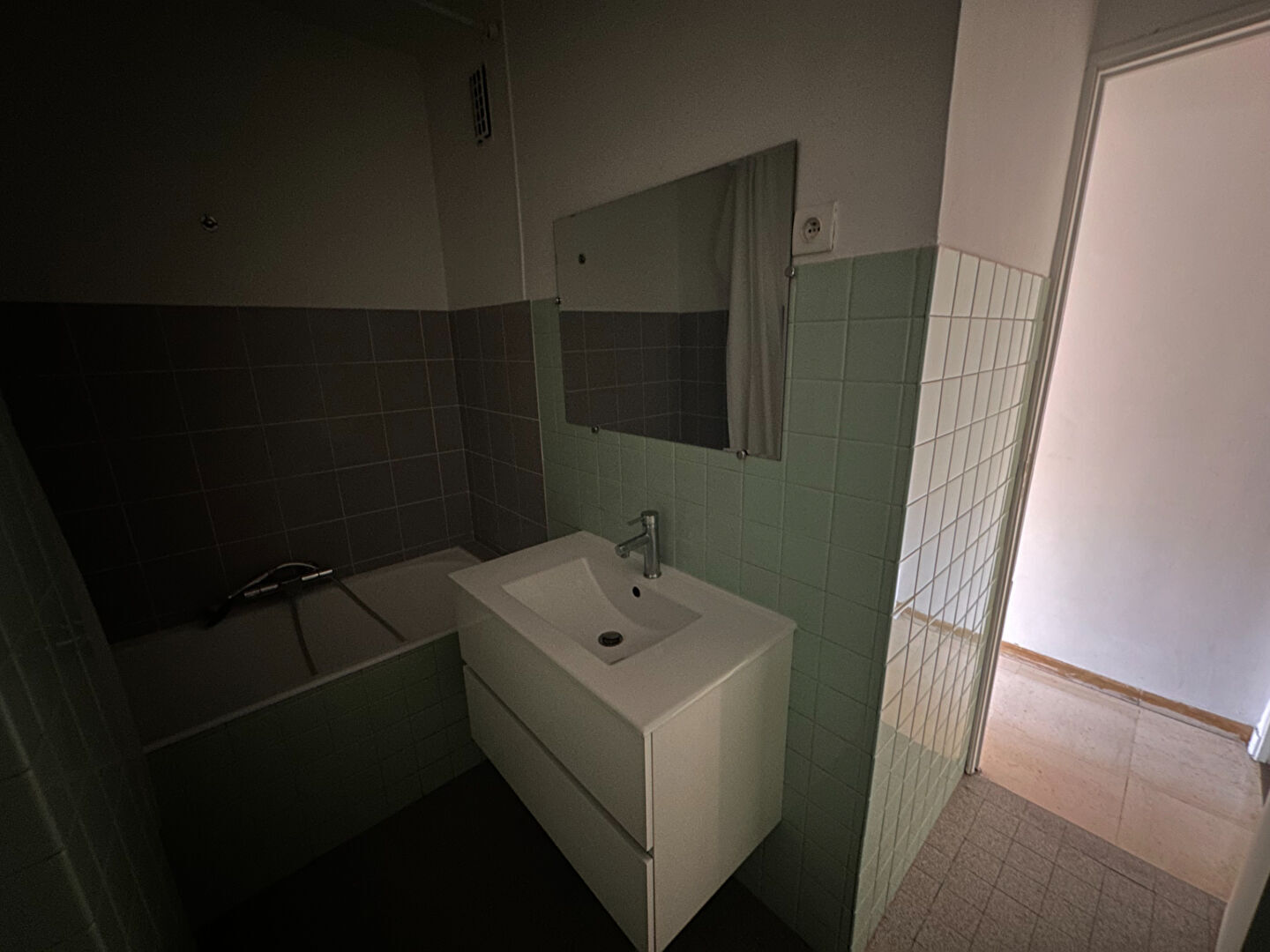 Image d'un appartement 3 pièces, 56 m² à louer à marseille 5 (13005) à 825€ à marseille (13000)