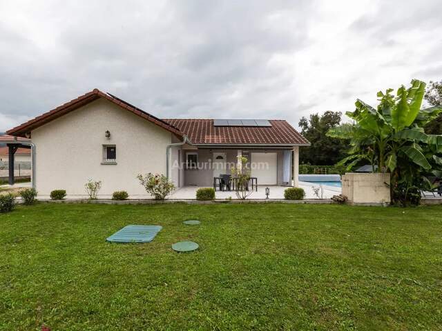 Villa plain pied de 2018 avec piscine sur 1500m² — photo du bien