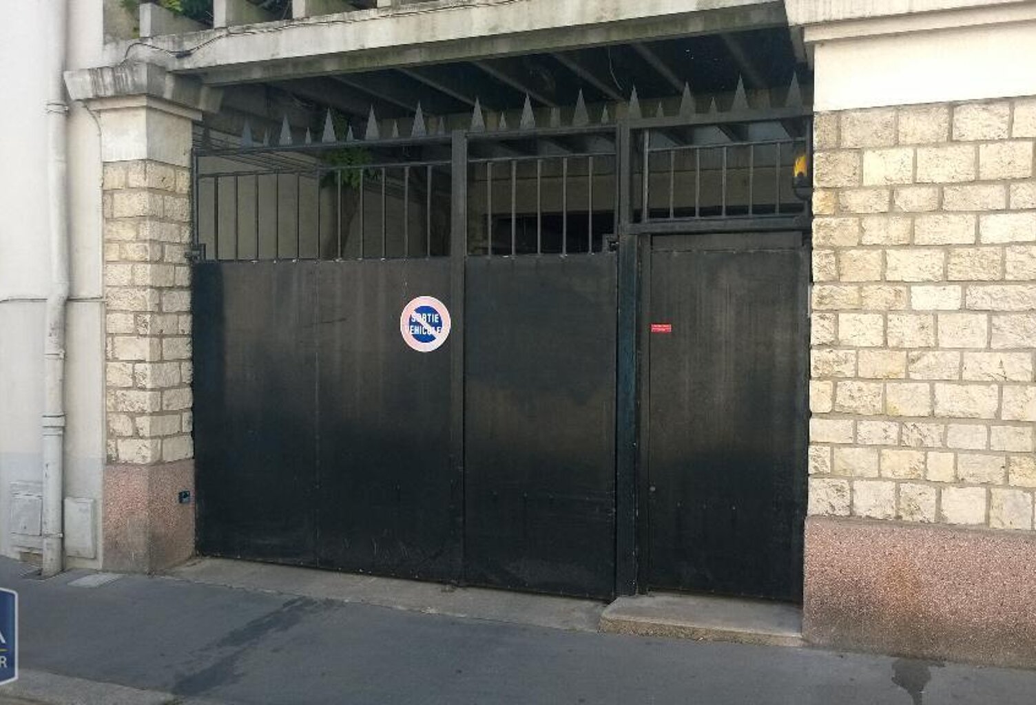 Location garage   à Tours (37000) — photo 1