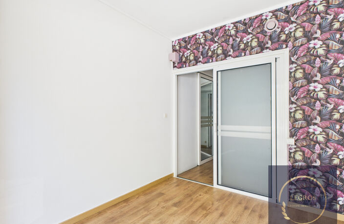 10 % rentabilité Locaux commerciaux à vendre sur artère prin — photo 3
