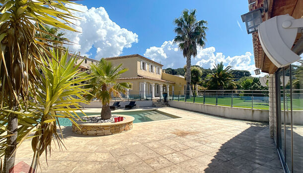 Villa / Maison 8 pièces  à louer Marseille 13eme 13013